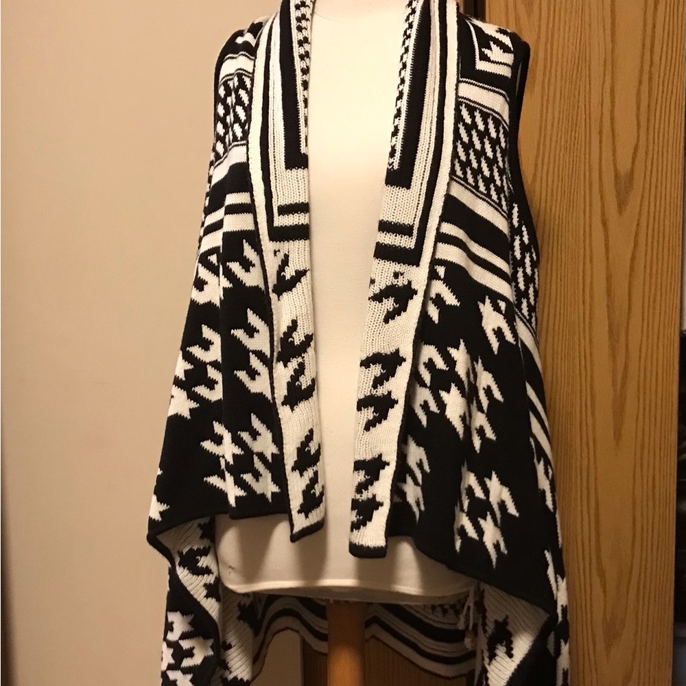 Patterned hi/lo long vest